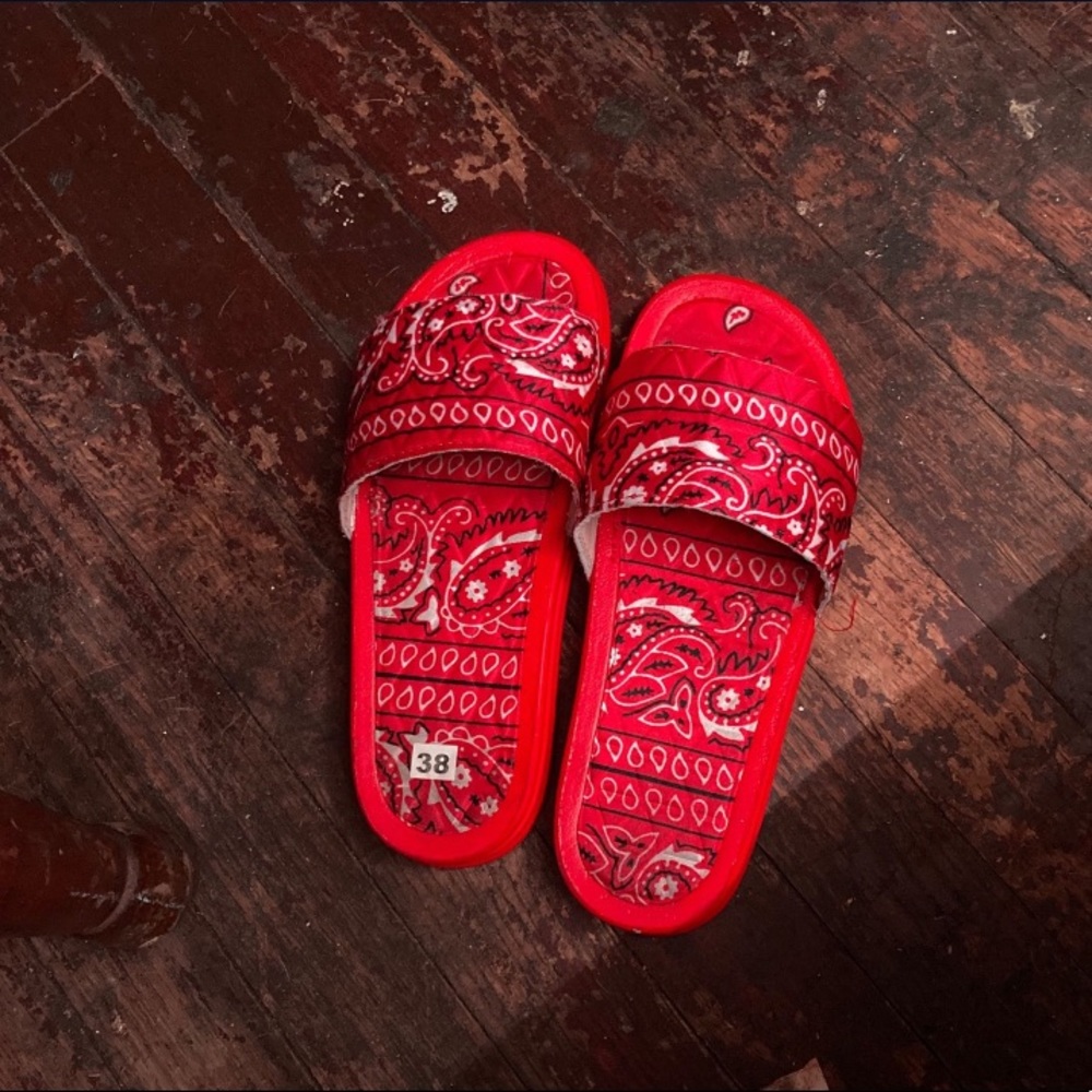 Red bandana slippers